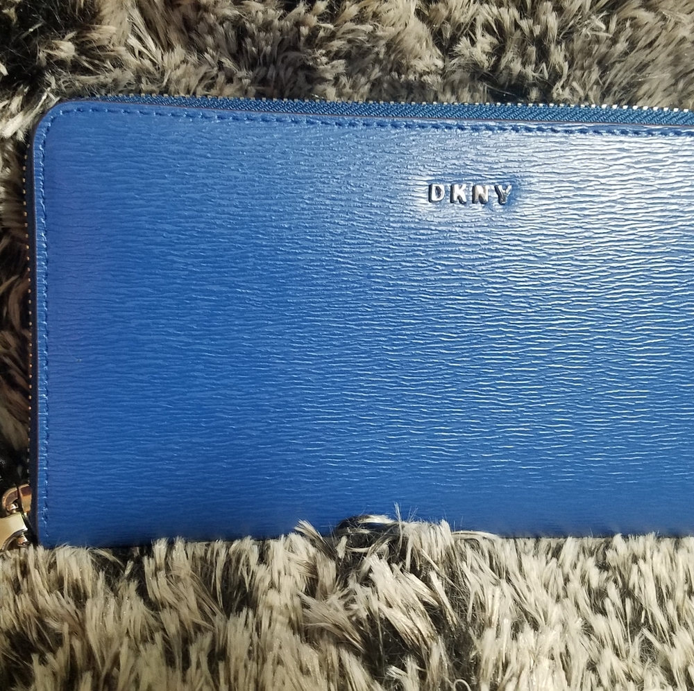 🆕️Donna Karan Bryant LG Zip Around Wallet Cobalt